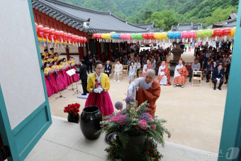 인제 백담사서 열린 부처님 오신날 봉축법요식