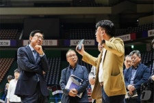 부산시, 우승 부산KCC 전폭 지원…사직체육관 대대적 보수