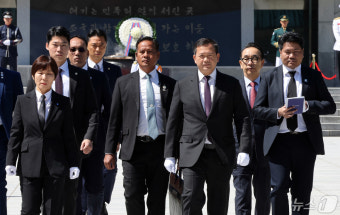 현충원 참배 마친 훈 마넷 캄보디아 총리