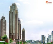 북한 김정은, 청년들을 영웅신화의 창조자로 키워…전위거리 완공 선전