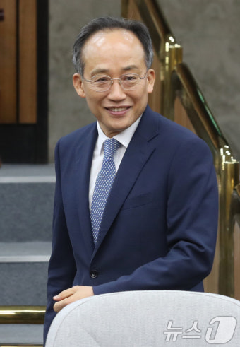 원내대책회의 참석하는 추경호 원내대표