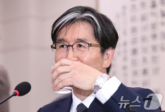 목 축이는 오동운 공수처장 후보자
