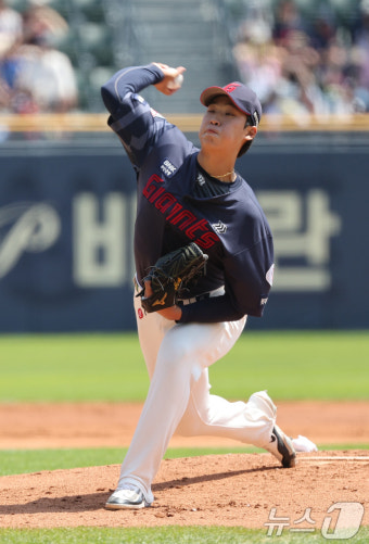 롯데 선발 이민석의 역투