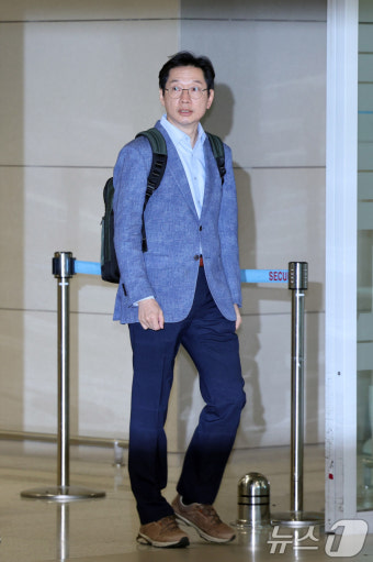 귀국하는 김경수 지사