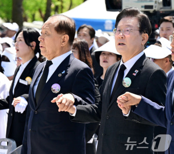[뉴스1 PICK]손 맞잡은' 이재명-황우여…“협치·대화하자” 한목소리