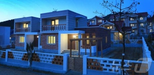 북한 북청군 죽상농장의 새로운 살림집…농촌 진흥의 새 모습