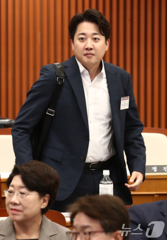 초선의원 의정연찬회 참석한 이준석 당선인