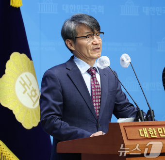 기자회견하는 최재영 목사