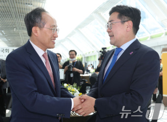 인사 나누는 추경호·박찬대