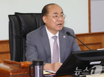 의대정원 증원 학칙개정안 재심의 교무회의서 발언하는 부산대 총장