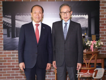 이명박 전 대통령 찾은 황우여 비대위원장