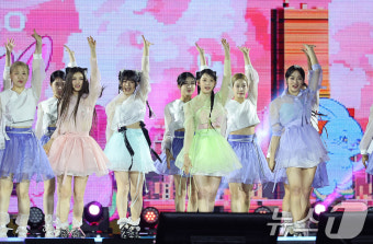 뉴진스, 코리아 온 스테이지 무대를 화려하게 장식