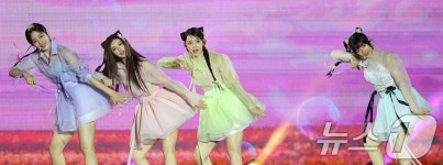 혜린의 빈 자리가 크게 느껴지는 뉴진스의 무대