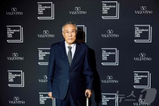 철도원 삼대 황석영 작가, 영국 부커상 고배