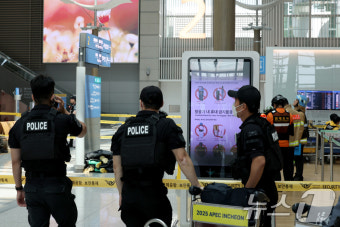 통제된 인천공항 체크인 카운터