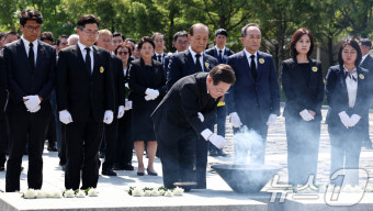분향하는 이재명 대표