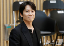 '커넥션' 지성, 부드러운 미소
