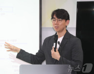 기업 소개하는 변창현 아이싸이랩 CTO