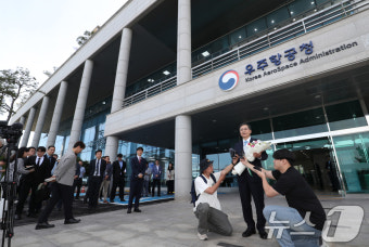 출근하는 윤영빈 우주항공청장 내정자