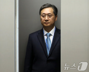우주항공청 임시청사 출근하는 윤영빈 우주항공청장 내정자