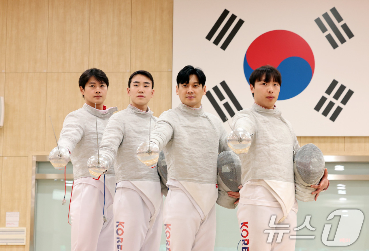 한국 대표팀, 그랑팔레에서 헝가리 제압하며 2024 파리 올림픽 남자 펜싱 사브르 금메달 획득