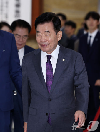 기념식 참석하는 김진표 국회의장