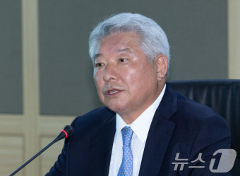 모두발언 하는 김홍일 방통위원장
