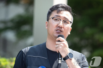 파업 선언 기자회견 발언하는 손우목 전국삼성전자노조 위원장