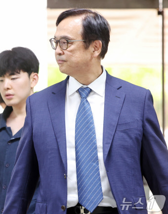 '기밀유출 혐의' 안승호 전 삼성전자 IP센터장, 영장심사 출석