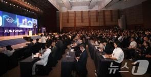 기조연설 하는 후쿠다 야스오 전 일본 총리