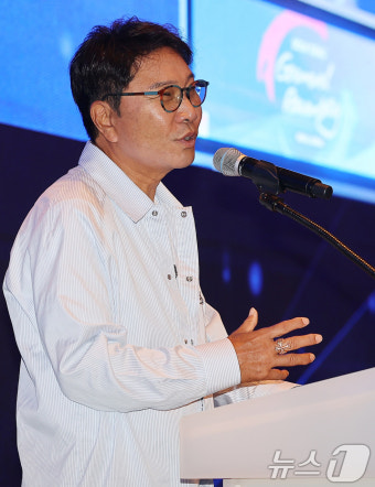 이수만, 프랑스 현지 사무실 설립 직접 제안 받아 마크롱 대통령과 협업 강화 합의