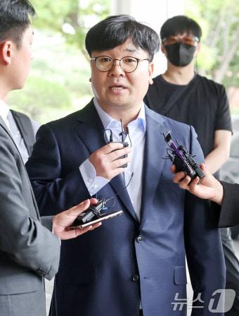 '김건희 여사 명예 훼손 혐의' 이명수, 피의자 신분으로 검찰 조사