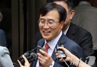 미소 짓는 노소영 측 법률대리인 김기정 변호사