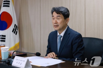 교원·학부모와 차담회 하는 이주호 부총리