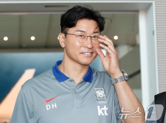 김도훈호 A매치 미소와 함께 첫 출격