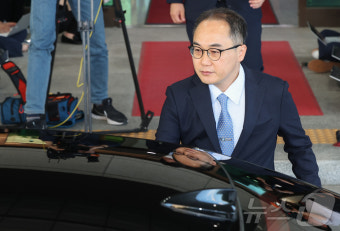 퇴근하는 이원석 검찰총장