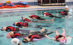 친구들과 함께 배우는 생존수영