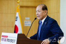 축사하는 황우여 비대위원장