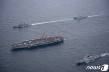 美항모, 이달 한반도 주변 전개…한미일, 다영역 시범훈련