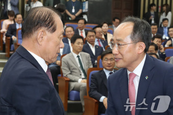 인사나누는 황우여-추경호