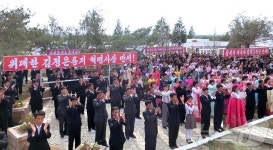 北 평양 장교농장 새집들이 참가한 주민들