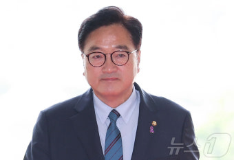 국회 출근하는 우원식 신임 국회의장