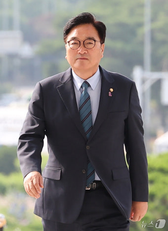 국회 출근하는 우원식 신임 국회의장