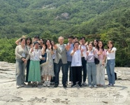 유인촌 장관이 청년들과 찾은 이곳…보랏빛 동해 매력에 흠뻑