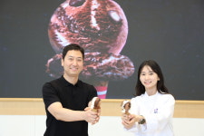 [유통人터뷰]은하수의 별을 담았어…인기 제품 합친 우주 라이크 봉봉