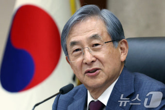 권오곤 위원장 '사법 불신의 시대에'