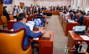 의사봉 두드리는 정청래 법사위원장