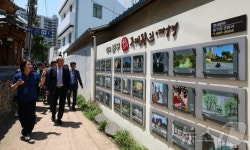 대구 근대골목 투어 코스 둘러보는 유인촌 장관