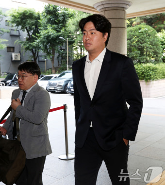 이영하, 항소심 선고 공판 출석