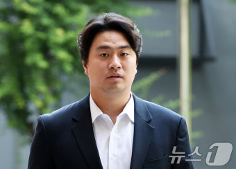 항소심 선고 공판 출석하는 이영하